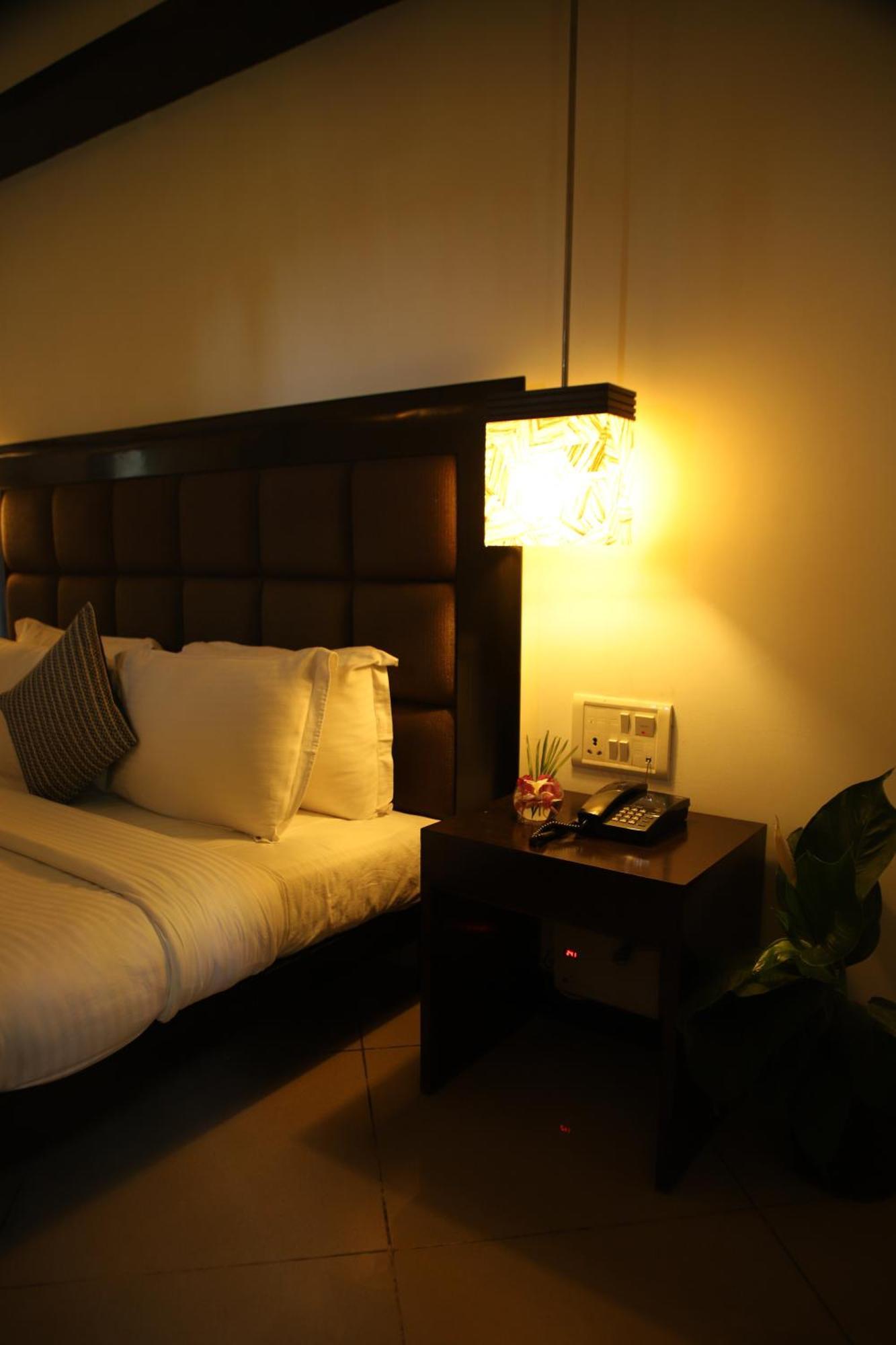 โอโย 16728 คาซาเบลา Hotel Sangolda ภายนอก รูปภาพ